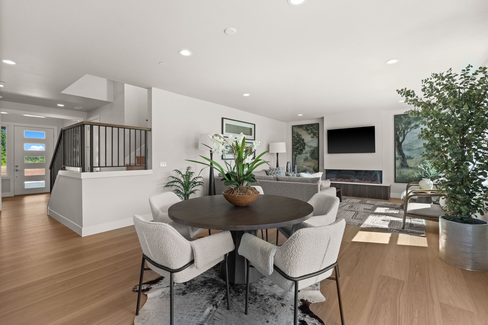 BH46 Dining to Greatroom